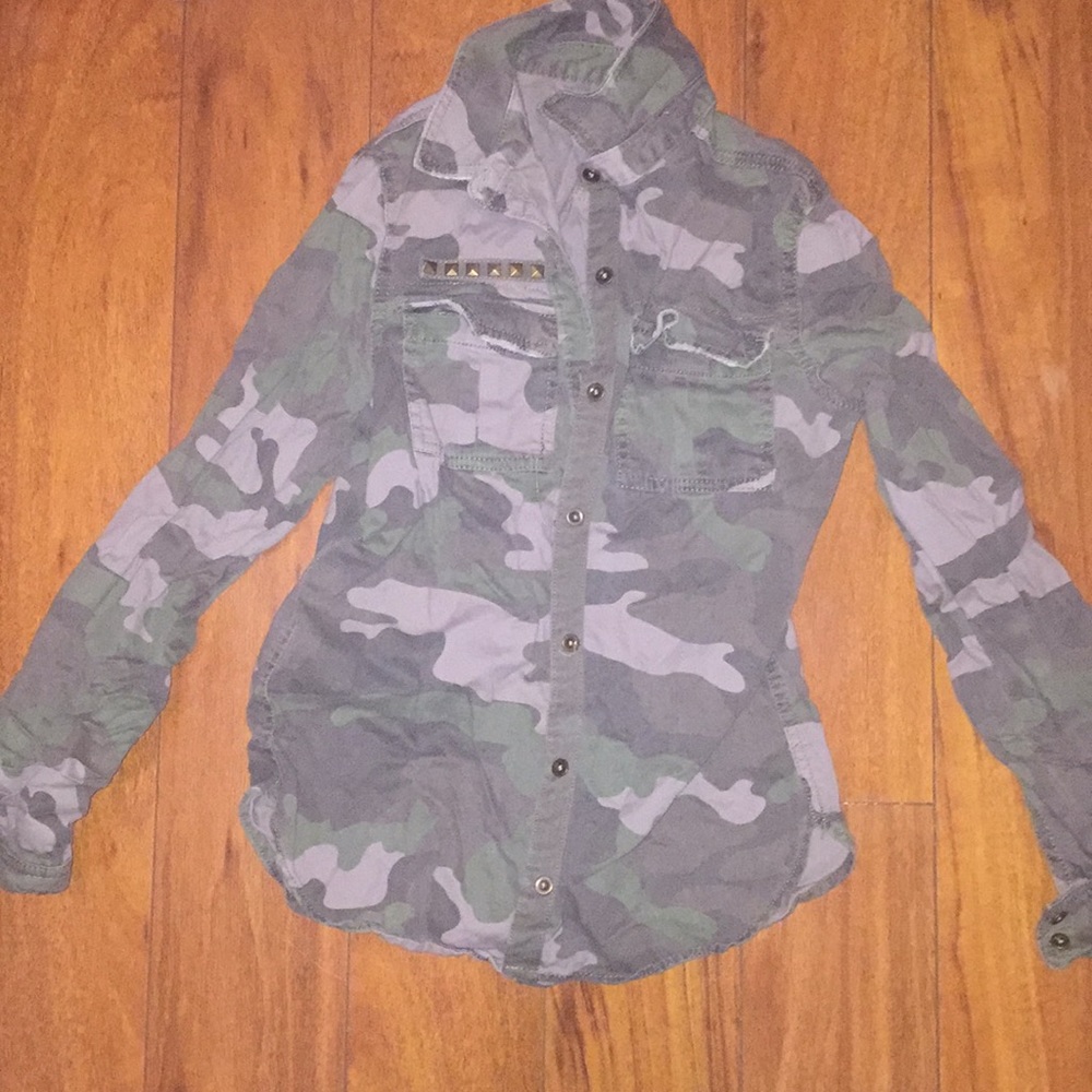 Long sleeve green camo button down shirt